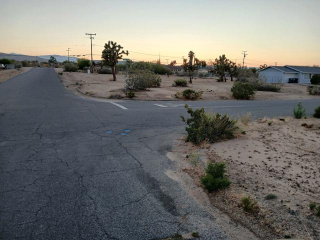 57752 Pimlico Street, Yucca Valley CA: https://media.crmls.org/mediaz/63c87dff-6369-4429-a260-29c0ea9adc74.jpg