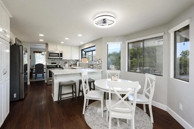 Detail Gallery Image 9 of 39 For 2129 Avenida Del Cielo, Alpine,  CA 91901 - 4 Beds | 2/1 Baths