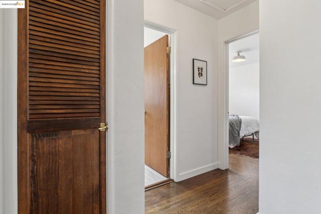 Image 25 of 60 For 2069 Horne St