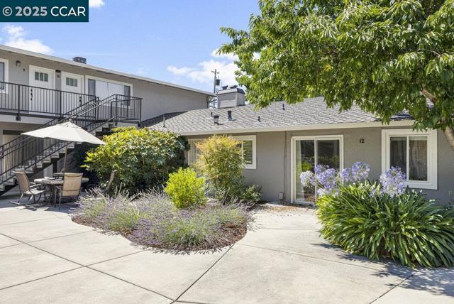 200 El Dorado Ave, Danville CA: https://media.crmls.org/mediaz/63c8ce21-85bc-4259-bb4d-5726741ab1e6.jpg