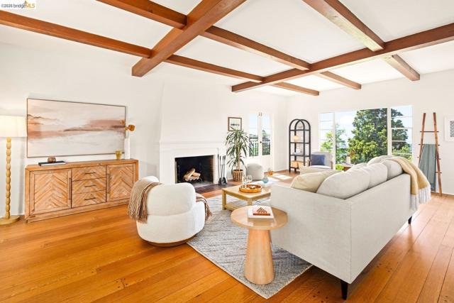 636 Euclid Ave, Berkeley CA: https://media.crmls.org/mediaz/63c8f462-e3b1-4fa1-be10-625bf593ff81.jpg