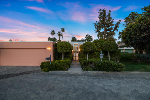 47204 El Agadir, Palm Desert CA: https://media.crmls.org/mediaz/63c964ba-01e6-4cbd-ad5f-fedf66ad3afe.jpg