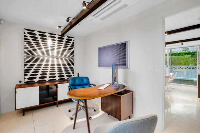 Image 43 of 83 For 992 La Jolla Road