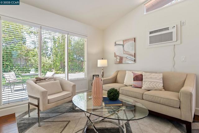 3249 Claudia Dr, Concord CA: https://media.crmls.org/mediaz/63c9f8ab-137b-4ecb-9d55-3cfba53a0455.jpg