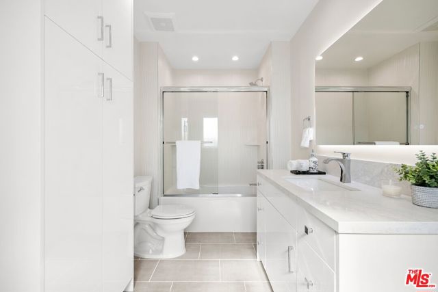 633 N Formosa Avenue, Los Angeles CA: https://media.crmls.org/mediaz/63ca1223-5f3f-40ce-94eb-fd7294e67450.jpg