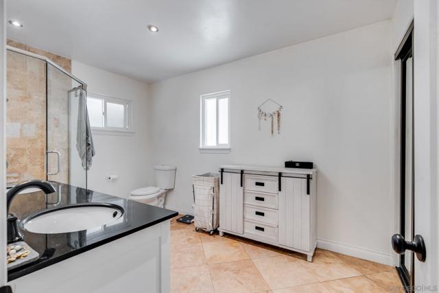 1271 Via Sendero, Escondido CA: https://media.crmls.org/mediaz/63ca9bd2-b504-4e8d-b864-e4f69c564ce4.jpg