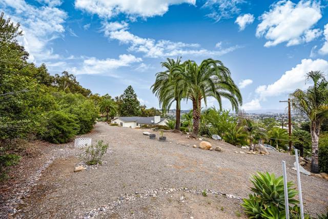 1148 Emerald Heights Rd, El Cajon CA: https://media.crmls.org/mediaz/63ca9e64-1000-4eee-8bf1-7a75f2e4cd88.jpg