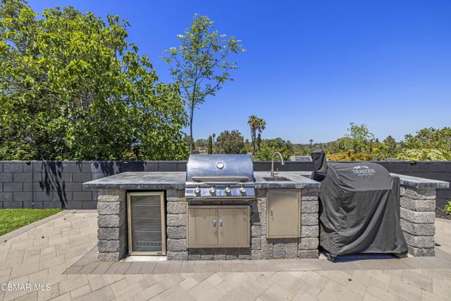 915 W Marcello Avenue, Thousand Oaks CA: https://media.crmls.org/mediaz/63cae10e-8936-41dd-b97e-4feaa3768f44.jpg