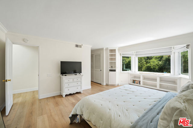 4441 Park Alisal, Calabasas CA: https://media.crmls.org/mediaz/63cb34b3-bddd-4584-b527-1797fd06de3e.jpg