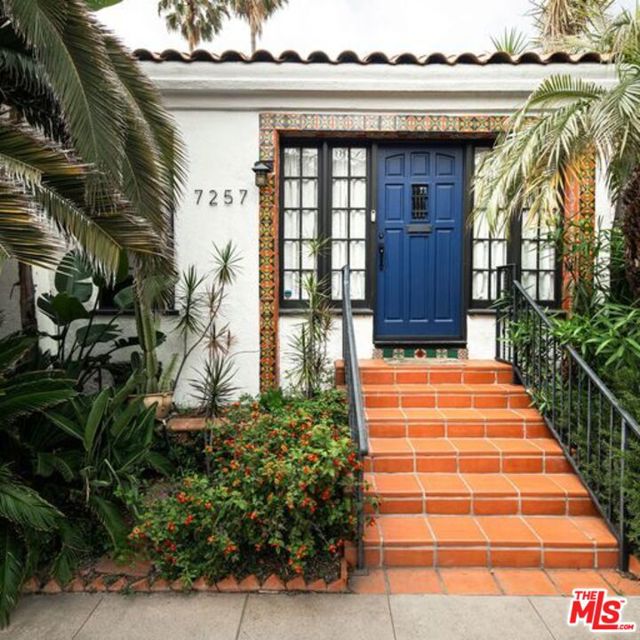 7257 Oakwood Avenue, Los Angeles CA: https://media.crmls.org/mediaz/63cbb8fb-8d8a-4b47-801d-d6f28735e1b0.jpg