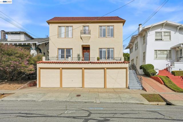 1424 Hampel St, Oakland CA: https://media.crmls.org/mediaz/63cc34b2-70b9-4b64-a38d-51e915ecf0b4.jpg