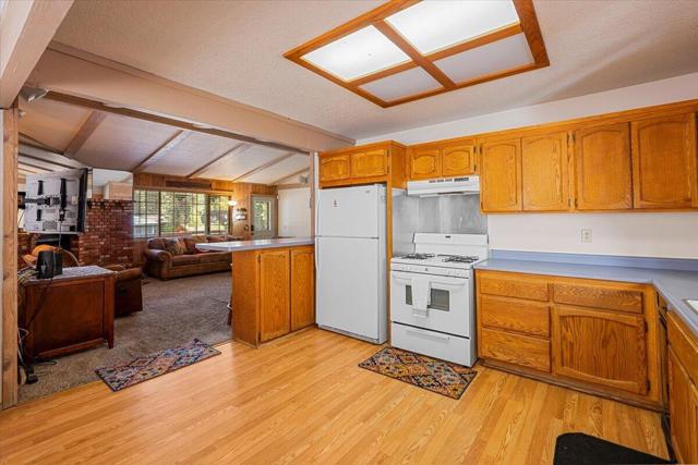 1093 Snow Ridge Road, Big Bear CA: https://media.crmls.org/mediaz/63cc4141-ba64-4337-8713-6973f0afd677.jpg