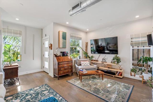 Detail Gallery Image 6 of 19 For 3060 G St, San Diego,  CA 92102 - 2 Beds | 2/1 Baths