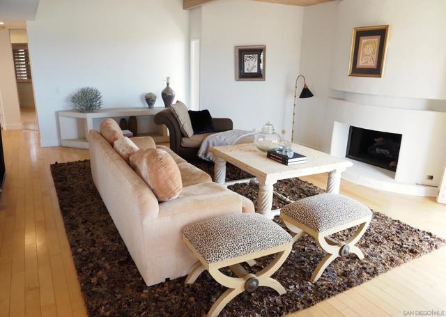 350 Prospect St, La Jolla CA: https://media.crmls.org/mediaz/63cce4f3-ddca-40e7-83ae-85f0ce3040a7.jpg