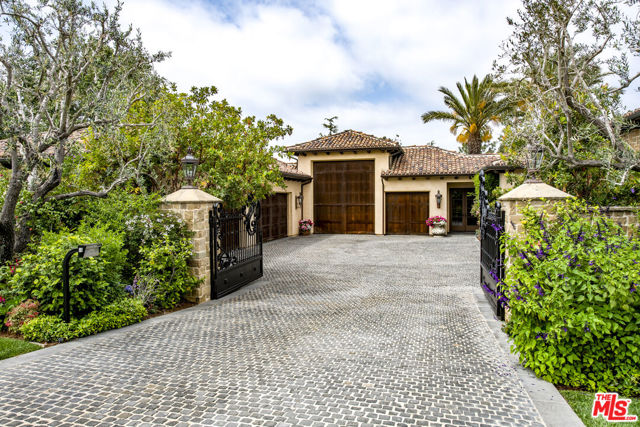 427 La Marina Drive, Camarillo CA: https://media.crmls.org/mediaz/63cce9c1-ca4d-416c-a66f-779eb94ed87d.jpg