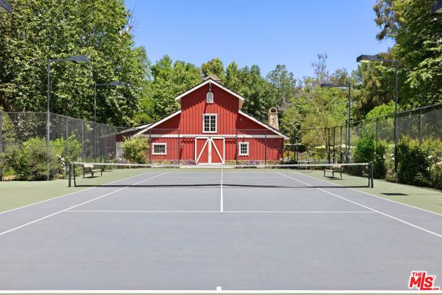 4535 Vanalden Avenue, Tarzana CA: https://media.crmls.org/mediaz/63cd2256-23fd-4719-a5e7-ee6737958f36.jpg