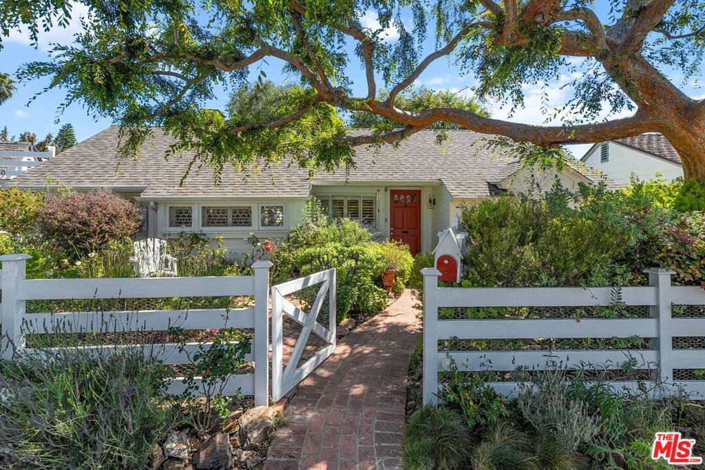242 Bronwood Avenue