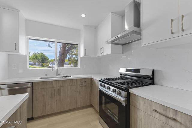 2651 Sirius Street, Thousand Oaks CA: https://media.crmls.org/mediaz/63cefc44-b159-496c-9c7c-c5d890568188.jpg