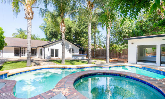 5726 Donna Avenue, Tarzana CA: https://media.crmls.org/mediaz/63cf2326-9409-4a94-80ce-664bfbc804c2.jpg