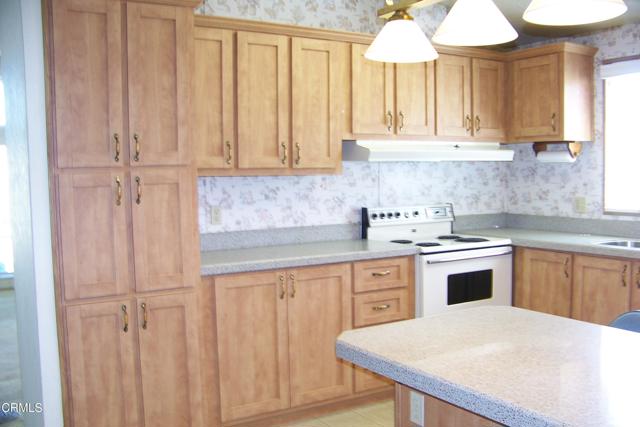 975 W Telegraph Road, Santa Paula CA: https://media.crmls.org/mediaz/63cf5a6e-4587-4764-bb4b-eb99c500a487.jpg