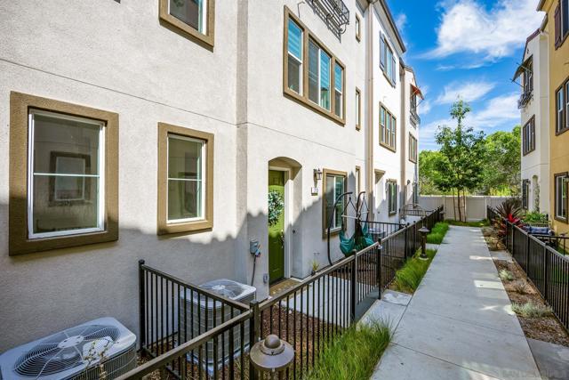 210 Liberty Way, Oceanside CA: https://media.crmls.org/mediaz/63cf5ebf-ef3f-49f2-8ebc-1b335cd4cb79.jpg