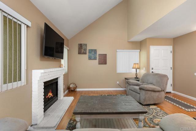 Detail Gallery Image 9 of 46 For 325 N Melrose Dr #a,  Vista,  CA 92083 - 2 Beds | 2 Baths