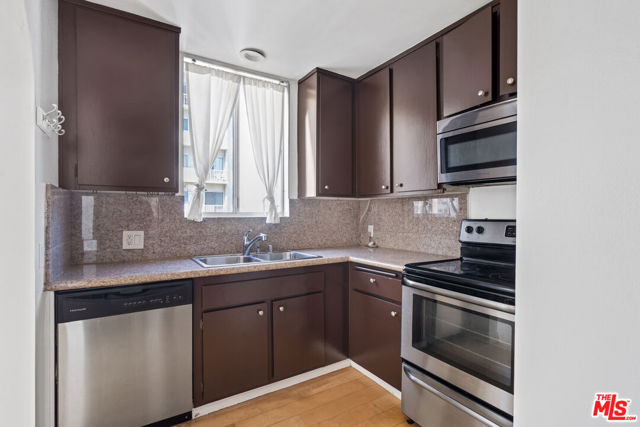 10747 Wilshire Boulevard, Los Angeles CA: https://media.crmls.org/mediaz/63d03212-e6c6-40b8-9a0b-56ad55f75c36.jpg
