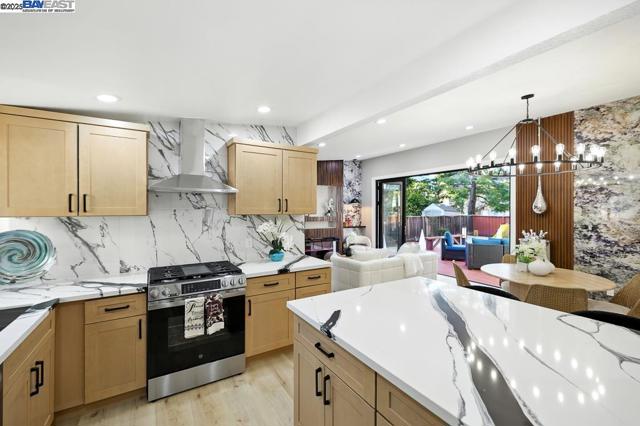 30456 Hoylake St, Hayward CA: https://media.crmls.org/mediaz/63d05adf-f345-498c-9b76-f315b1d5ff05.jpg