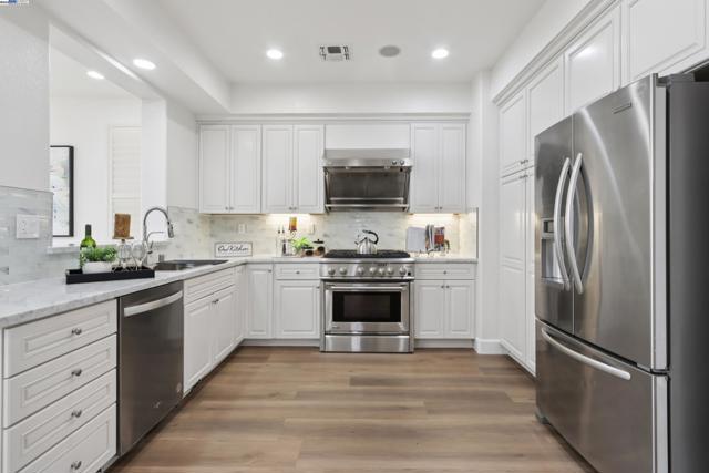 3364 Chartwell St, San Ramon CA: https://media.crmls.org/mediaz/63d080ab-fb4f-4247-8da9-2df94ca40bf6.jpg