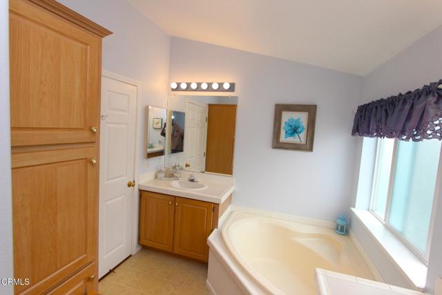 1215 Anchors Way, Ventura CA: https://media.crmls.org/mediaz/63d0edf6-8c7e-4797-969f-d7ef9d43eb6a.jpg