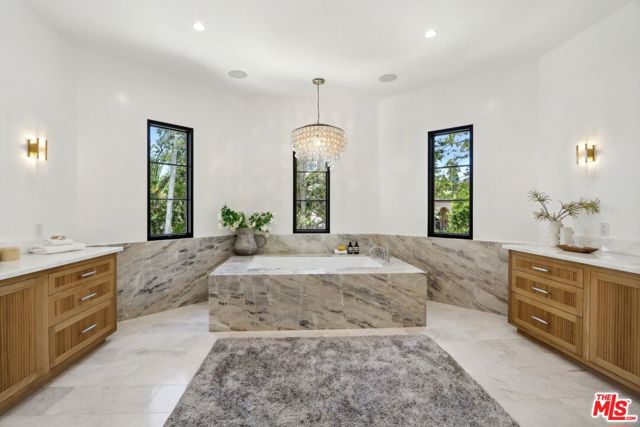 4261 Temma Court, Calabasas CA: https://media.crmls.org/mediaz/63d11d53-864b-464f-82ff-0c3fe2fad486.jpg