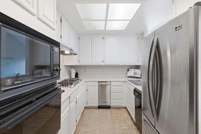 1040 Continentals Way, Belmont CA: https://media.crmls.org/mediaz/63d15c4e-19e5-4bc8-8f38-bc8284469c09.jpg