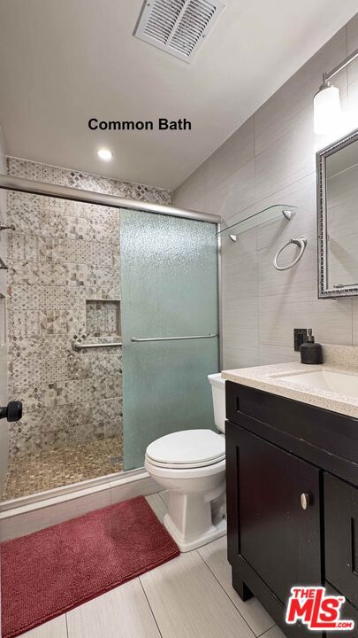 7516 Oakdale Avenue, Winnetka CA: https://media.crmls.org/mediaz/63d1698c-fc9e-482f-ab2c-5646b141f37e.jpg