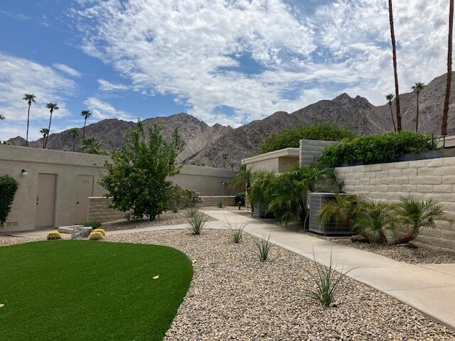 76795 Lark Drive, Indian Wells CA: https://media.crmls.org/mediaz/63d1999d-83a0-4169-8195-d1c7d2a1095f.jpg
