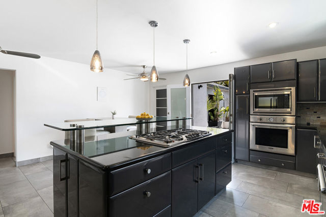 922 Garfield Avenue, Venice CA: https://media.crmls.org/mediaz/63d1e06e-0b97-4ea7-81ab-51e49a956862.jpg