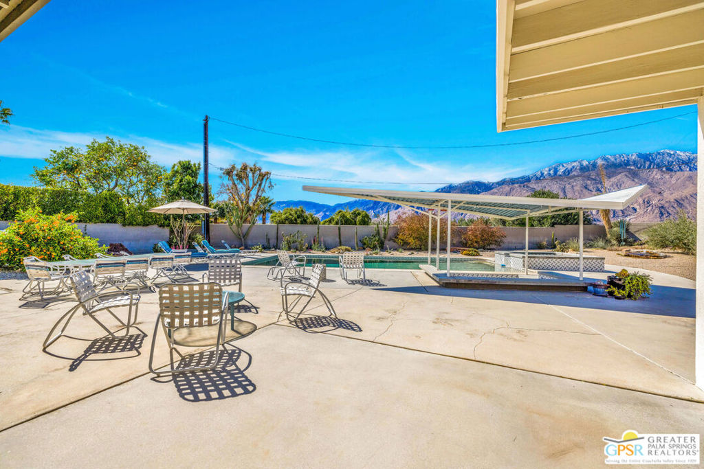 https://media.crmls.org/mediaz/63d29130-6939-46f6-a4df-05e5ed0392c1.jpg?preset=X-Large