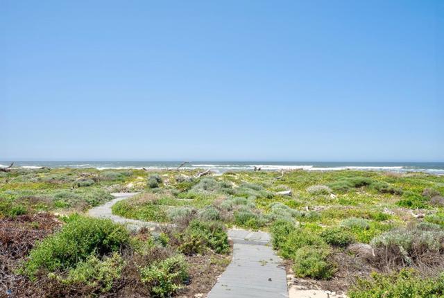 274 Monterey Dunes Way, Moss Landing CA: https://media.crmls.org/mediaz/63d31f0b-e11e-4bd4-be0b-421efabe26a6.jpg