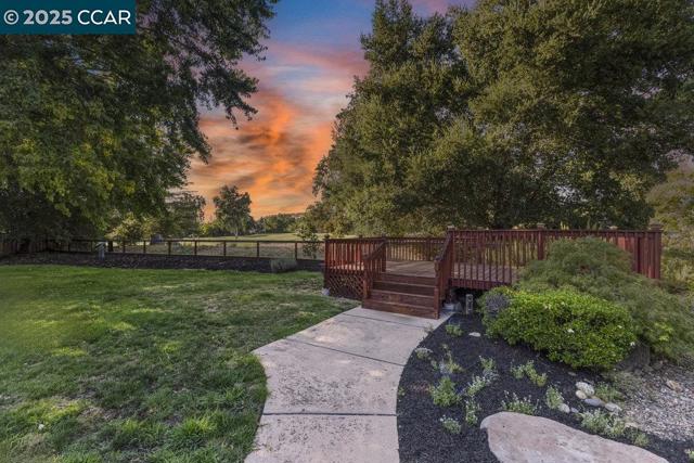 280 Fairway Dr, Danville CA: https://media.crmls.org/mediaz/63d378ee-f073-490e-b5e0-75682f0ec46f.jpg
