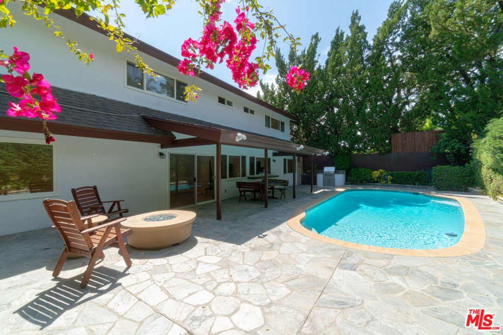 4220 Towhee Drive