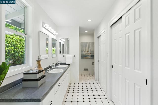 575 Old Orchard Dr, Danville CA: https://media.crmls.org/mediaz/63d4f0e5-9635-41bd-8028-665ddc936eab.jpg