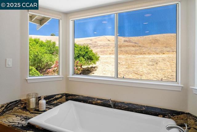 260 Edinburgh Cir, Danville CA: https://media.crmls.org/mediaz/63d540bc-cbbc-47cf-99d9-d42264441e2b.jpg