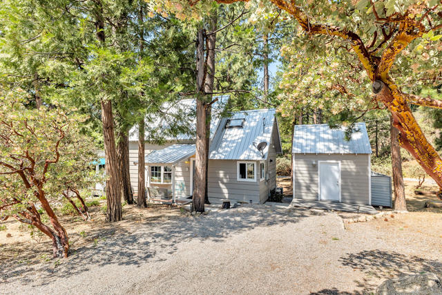 53125 Overlook Drive, Idyllwild CA: https://media.crmls.org/mediaz/63d54e90-e213-4024-a361-69f8cf0d48f1.jpg
