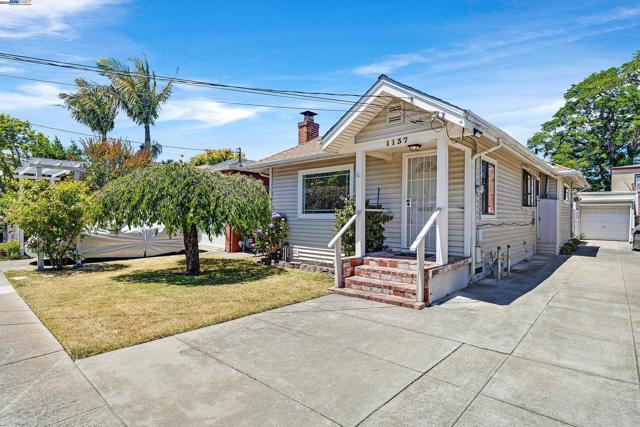 1137 Post St, Alameda CA: https://media.crmls.org/mediaz/63d5bd3c-8297-4010-8073-467a57f8804b.jpg