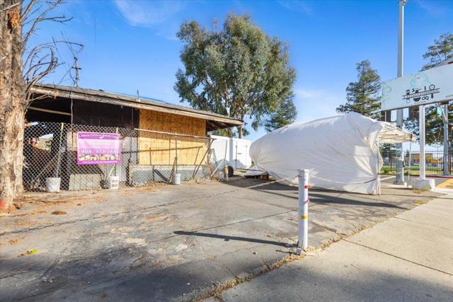 896 S Almaden Avenue, San Jose CA: https://media.crmls.org/mediaz/63d5e1d9-5c93-4c68-986e-94f832408eba.jpg