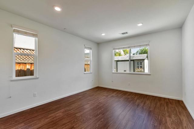 1254 Steinbeck Drive, Hollister CA: https://media.crmls.org/mediaz/63d62e0e-5852-4613-a8f7-5bb0834609ed.jpg