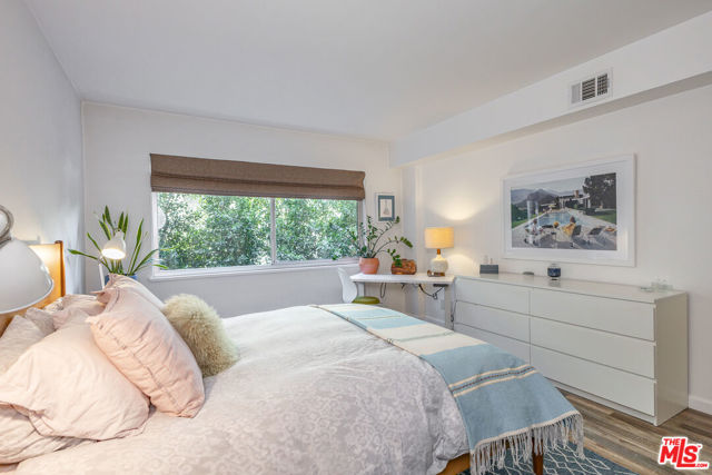 2260 North Cahuenga Boulevard, 306 photo 11