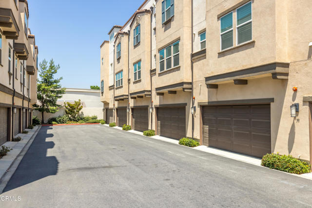 623 W Foothill Boulevard, Glendora CA: https://media.crmls.org/mediaz/63d78d5e-0a0a-4d35-b3d0-0688e08dac14.jpg