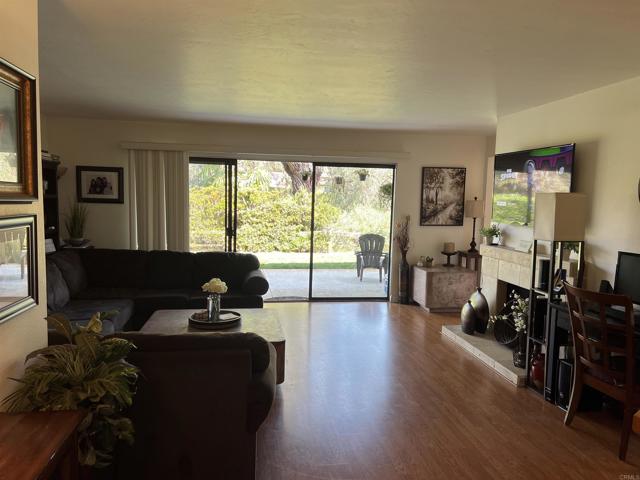 Detail Gallery Image 10 of 15 For 4710 Birchwood Cir, Carlsbad,  CA 92008 - 3 Beds | 2/1 Baths
