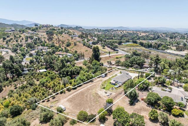 1309 Sunny Heights Road, Fallbrook CA: https://media.crmls.org/mediaz/63d7c9ce-9357-48de-bba4-a5956dbb5ed4.jpg