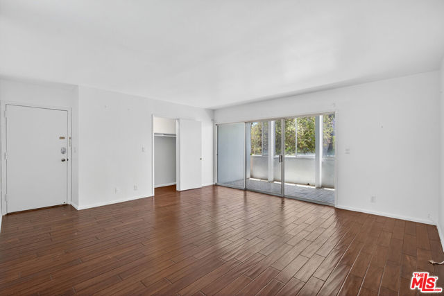 1101 Lincoln Boulevard, Santa Monica CA: https://media.crmls.org/mediaz/63d7dabc-97d5-4f3c-ad60-2215aa2c9993.jpg